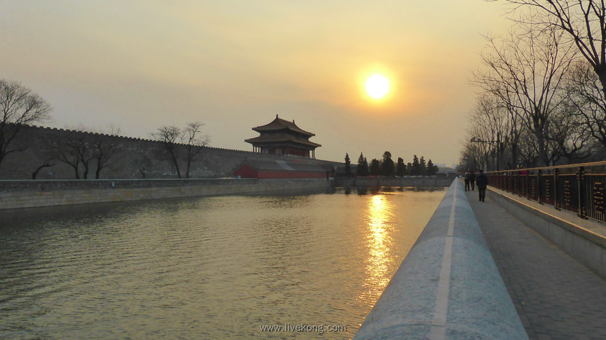 北京故宫宫墙外护城河