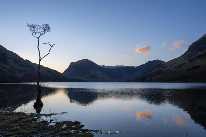 湖边山水自然美景