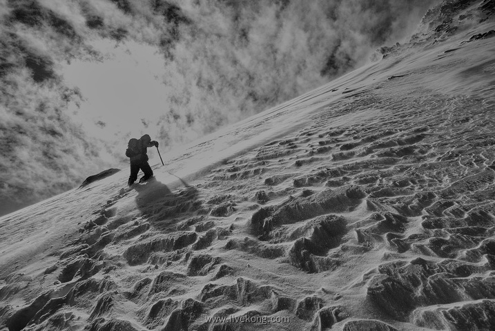 爬雪山